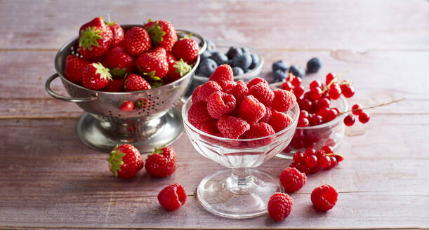 Studio shot of bowls with various berry fruits - KSWF02264