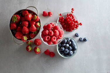 Studio shot of bowls with various berry fruits - KSWF02269