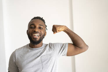 Man flexing muscles in front of wall - SVKF01231