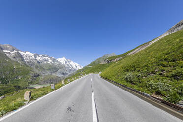 Österreich, Salzburg, Großglockner Hochalpenstraße im Sommer - FOF13431