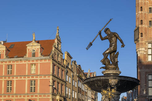 Neptune Fountain at Long Market in front of buildings under sky - ABOF00882