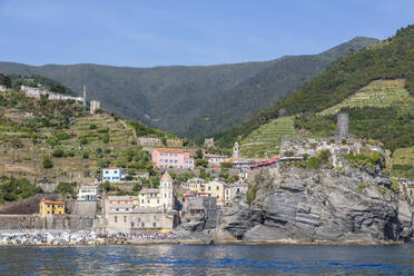 Italien, Ligurien, Vernazza, Küstendorf entlang der Cinque Terre - FOF13451