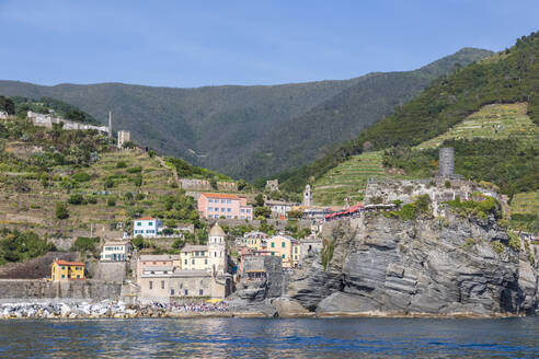 Italien, Ligurien, Vernazza, Küstendorf entlang der Cinque Terre - FOF13451
