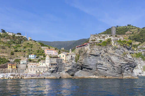 Italien, Ligurien, Vernazza, Küstendorf entlang der Cinque Terre - FOF13458