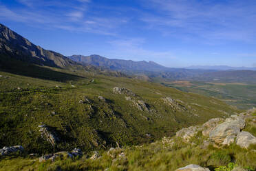 Südafrika, Westliche Kap-Provinz, Blick auf den Swartberg-Pass im Sommer - LBF03747