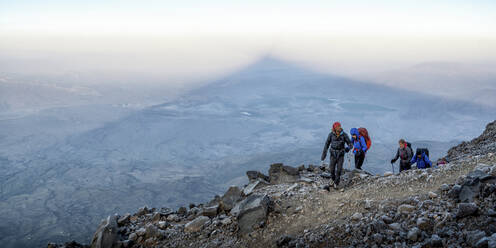 Friends hiking on rocky mountain at weekend - ALRF02000