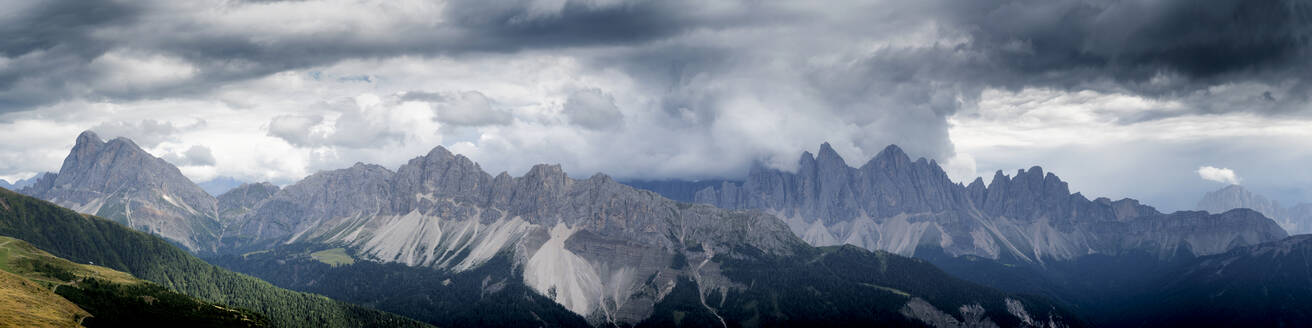 Dolomiten im Parco Naturale Puez-Geisler in Italien - ALRF02021