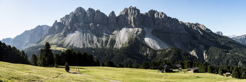 Parco Naturale Puez-Geisler an einem sonnigen Tag, Dolomiten, Italien - ALRF02025