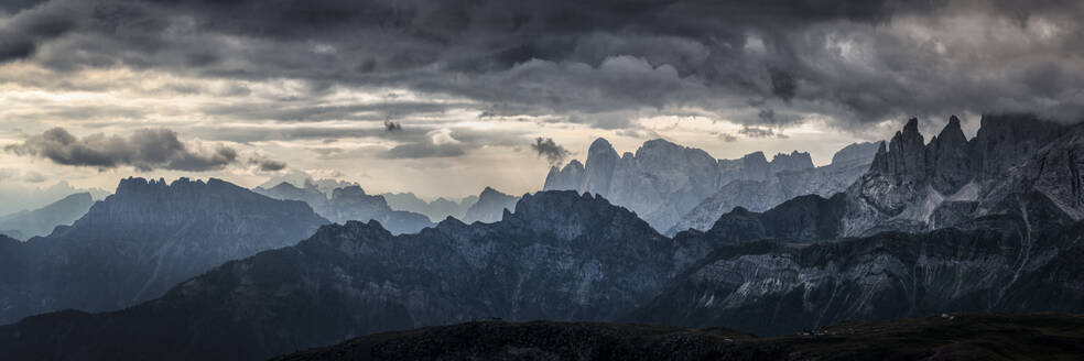 Bergketten bei Pale di San Martino, Dolomiten, Italien - ALRF02065