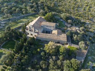 Spanien, Mallorca, Arta, Luftaufnahme des Klosters Ermita de Betlem - AMF09840