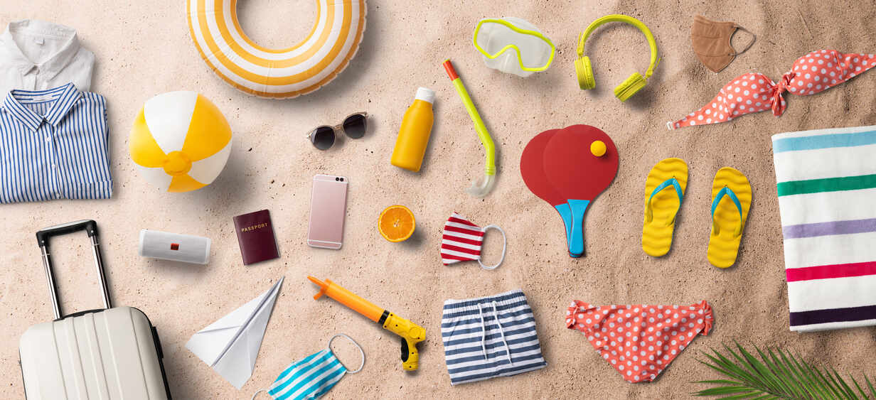 Premium Photo, Flat lay summer vacation concept with copy space