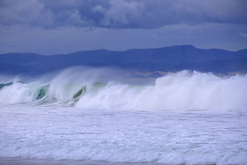 South Africa, Eastern Cape, Ocean waves splashing at Jeffreys Bay - LBF03761