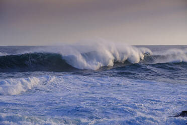 Südafrika, Ostkap, Plätschernde Wellen des Storms River - LBF03767