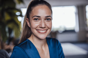 Happy young businesswoman in office - JOSEF17501