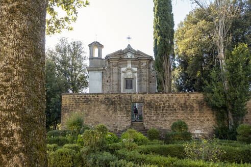 Italien, Latium, Sutri, Eingang der Kirche Chiesa di Santa Maria del Monte - MAMF02577