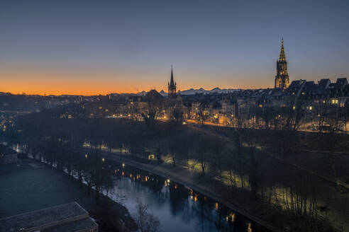 Schweiz, Kanton Bern, Bern, Blick auf die Rosengarten-Parkpromenade in der Morgendämmerung - KEBF02633