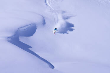 Mature man skiing on snowy mountain - JAHF00250