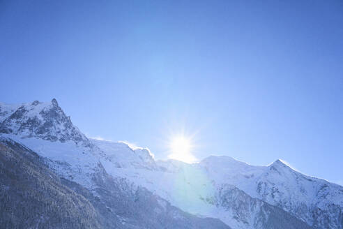 Snowcapped mountains under blue sky on sunny day - JAHF00326