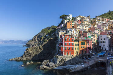 Italy, Liguria, Riomaggiore, Edge of coastal town along Cinque Terre - FOF13509