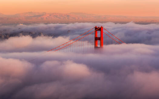 Golden Gate Bridge Foggy Sonnenuntergang Farben - CAVF96782