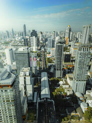 Luftaufnahme der Innenstadt von Bangkok in Thailand. - AAEF17511