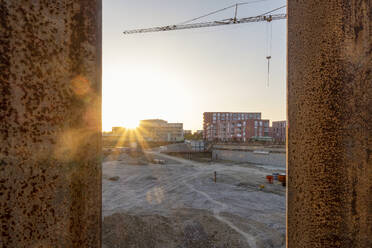 Leere Baustelle bei Sonnenuntergang - MAMF02651