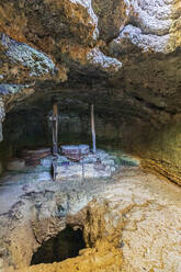 Italien, Toskana, Bagno Vignoni, Loch in Höhle - FOF13575