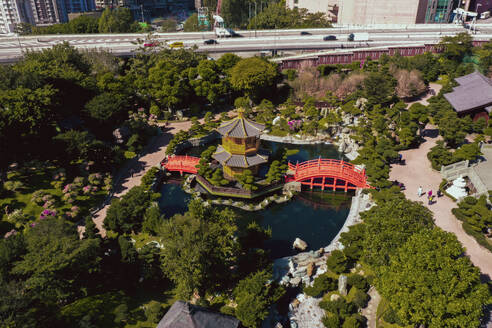 Luftaufnahme des Pavillons der absoluten Perfektion im Nan Liang Garten in Hongkong. - AAEF17576