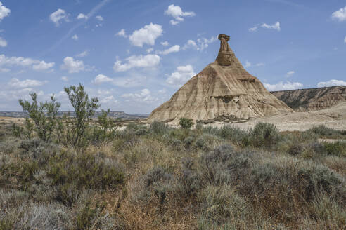 Spanien, Navarra, Monolith Castildetierra in Bardenas Reales - KEBF02666