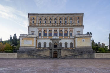 Italien, Latium, Caprarola, Fassade der Villa Farnese - MAMF02716