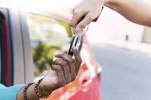 Man taking car key from valet - PNAF05140