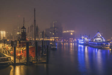 Germany, Hamburg, Port of Hamburg at foggy night - KEBF02688