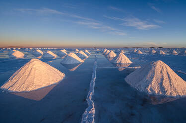 Picturesque scenery of salt formations in lake under blue sky in Uyuni in Bolivia - ADSF43589