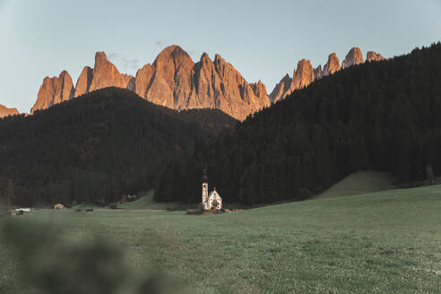 Kirche San Giovanni im Funes-Tal, Dolomiten, Italien - PCLF00339