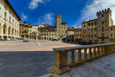 Mittelalterliche Gebäude auf der Piazza Grande, Arezzo, Toskana, Italien, Europa - RHPLF23789