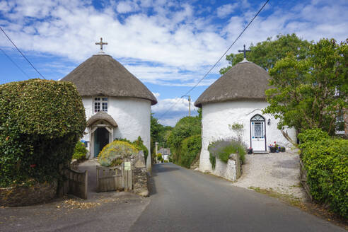 Round Houses, Veryan, The Roseland, Cornwall, England, Vereinigtes Königreich, Europa - RHPLF23856