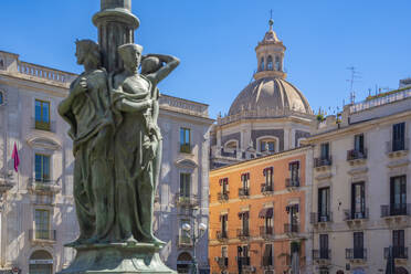Blick auf die Chiesa della Badia di Sant'Agata und die Piazza dell'Universita, Catania, Sizilien, Italien, Mittelmeer, Europa - RHPLF23858
