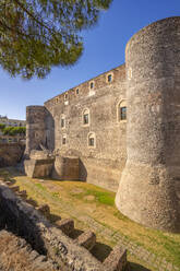 Blick auf Castello Ursino, Catania, Sizilien, Italien, Mittelmeer, Europa - RHPLF23861