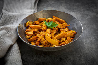 Studio shot of bowl of rice with vegan meat and tomato sauce - LVF09309