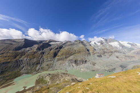 Österreich, Salzburger Land, Blick von der Kaiser-Franz-Josefs-Höhe zum Großglockner-Gipfel, Pasterze-Gletscher und Sandersee - FOF13658