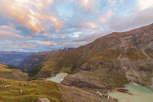 Österreich, Salzburger Land, Blick von der Kaiser-Franz-Josefs-Höhe zum Stausee Margaritze in der Abenddämmerung - FOF13663