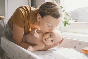 Mother kissing baby boy at home - NDEF00480