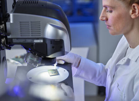 Technician working with electric chip at E-Laboratory - CVF02371