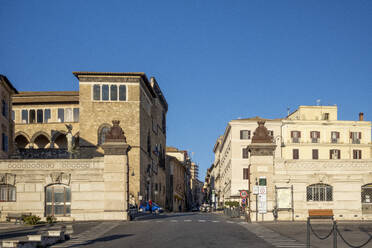 Italy, Lazio, Tarquinia, City gate in front of Tarquinia National Museum - MAMF02788