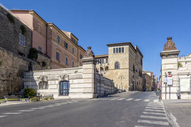 Italy, Lazio, Tarquinia, City gate in front of Tarquinia National Museum - MAMF02789