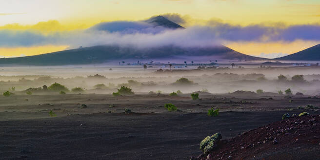 Spain, Canary Islands, Montana Mina at foggy dusk - WGF01452