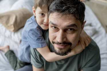 Father with cute son at home - ANAF01286