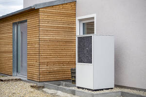 Germany, Bavaria, Odelzhausen, Heat pump outside modern single-family house - MAMF02844