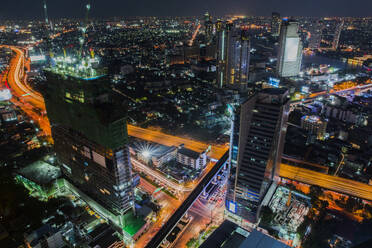 Thailand, Bangkok, Stadtzentrum bei Nacht - IKF00407