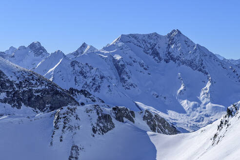 Österreich, Tirol, Schneebedeckte Gipfel in den Kitzbüheler Alpen - ANSF00339